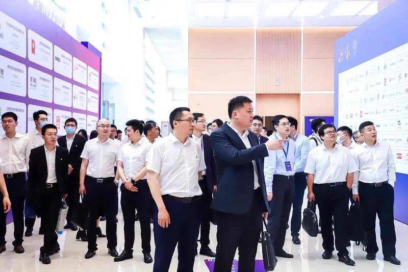 楊市長、方書記親臨亨通展位 | 2021首屆蘇州超級產(chǎn)地節(jié)(圖5) 楊市長、方書記親臨亨通展位 | 2021首屆蘇州超級產(chǎn)地節(jié)(圖5)